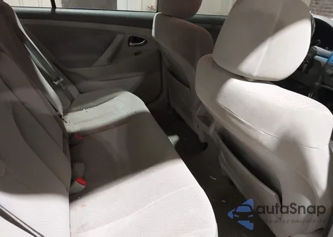 2010 Toyota Camry Le z USA, uszkodzony, nr VIN 4T1BF3EK0AU560206